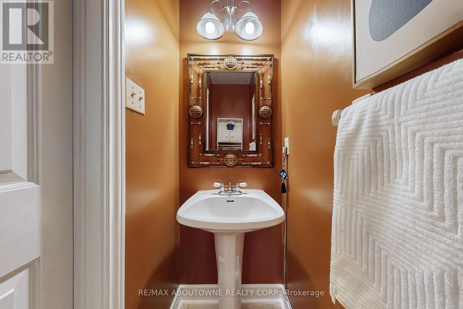 Photo 23 of 1398 Winterbourne Drive, Oakville ON