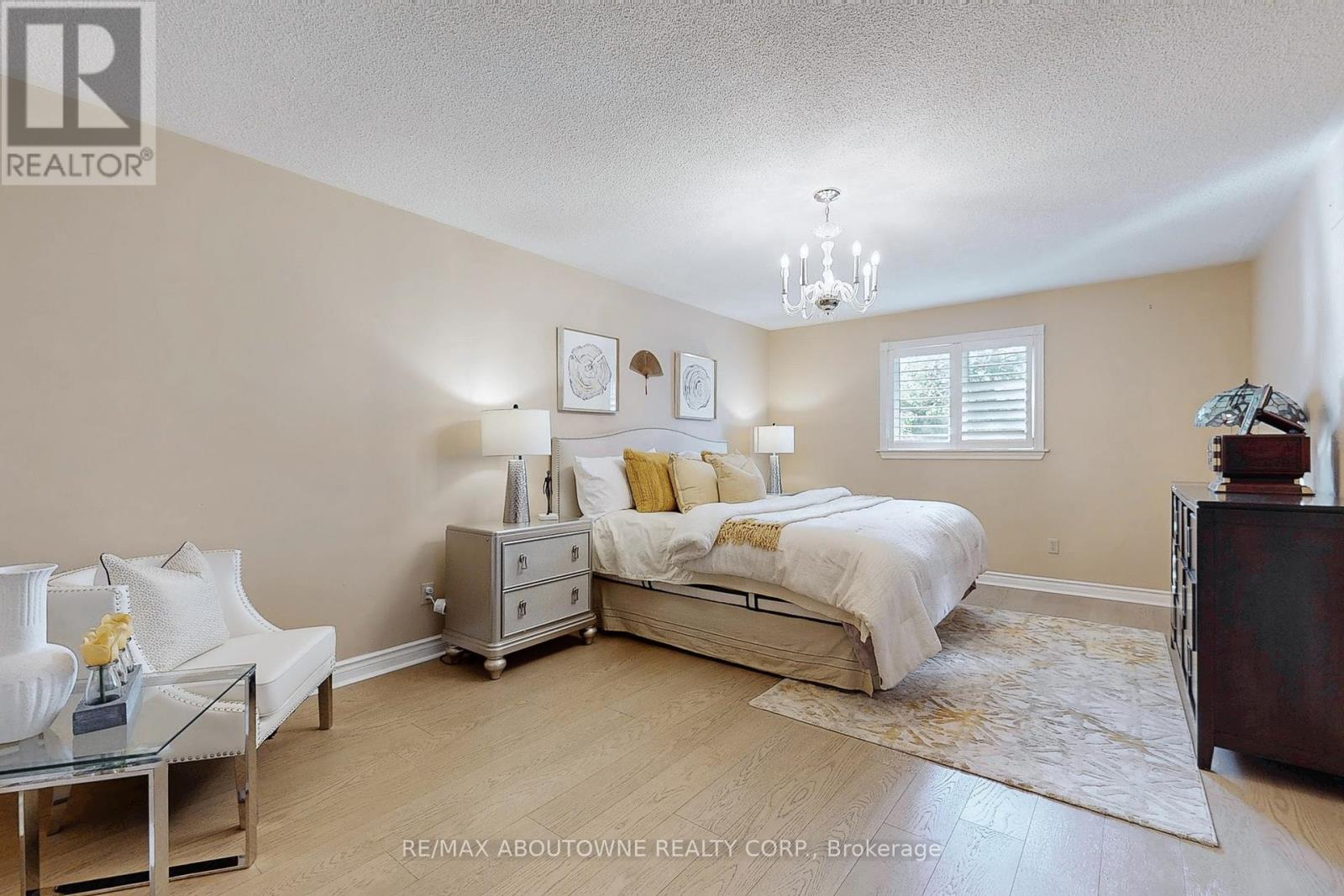 Photo 26 of 1398 Winterbourne Drive, Oakville ON