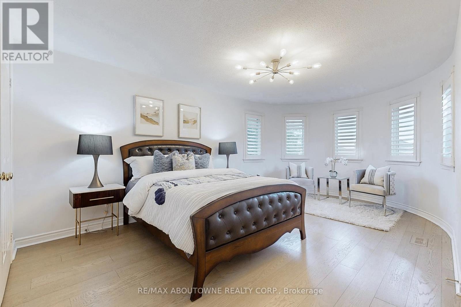 Photo 33 of 1398 Winterbourne Drive, Oakville ON