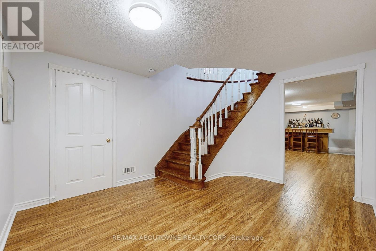 Photo 37 of 1398 Winterbourne Drive, Oakville ON