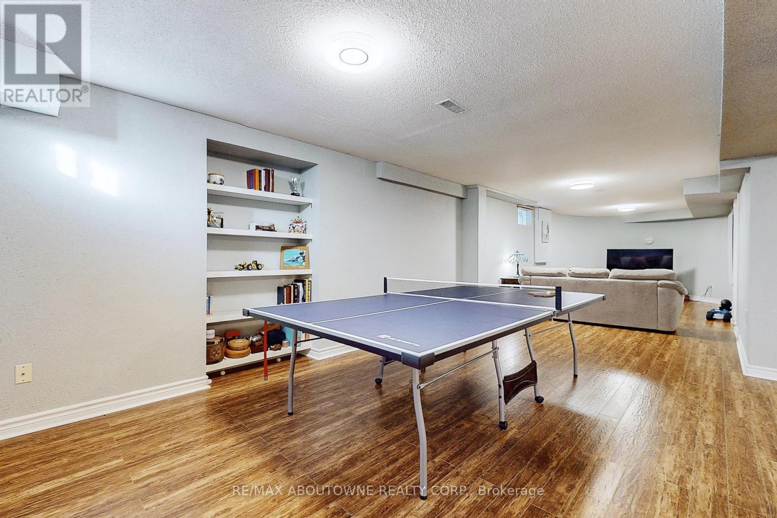 Photo 39 of 1398 Winterbourne Drive, Oakville ON