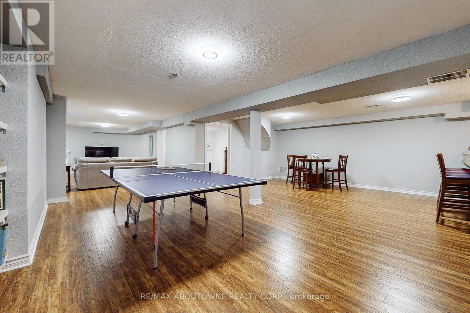 Photo 40 of 1398 Winterbourne Drive, Oakville ON