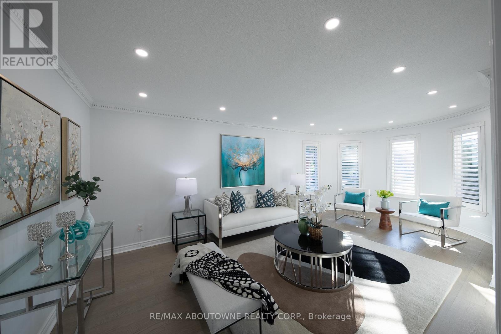 Photo 6 of 1398 Winterbourne Drive, Oakville ON