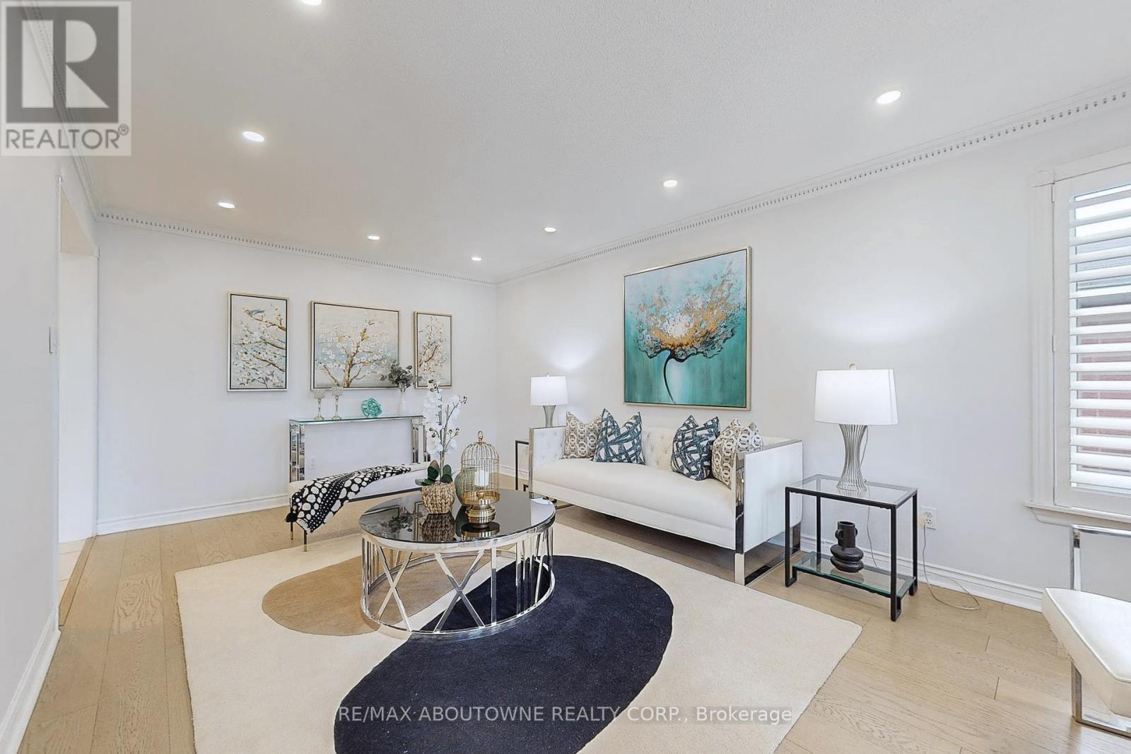 Photo 8 of 1398 Winterbourne Drive, Oakville ON