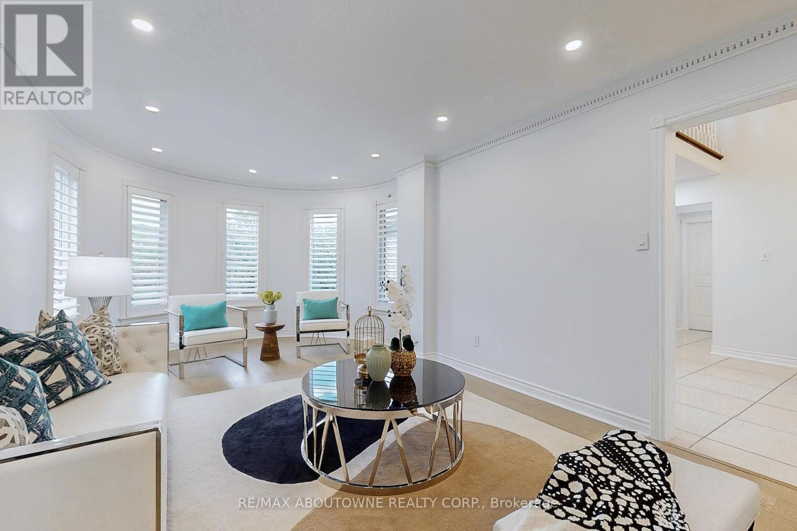 Photo 9 of 1398 Winterbourne Drive, Oakville ON