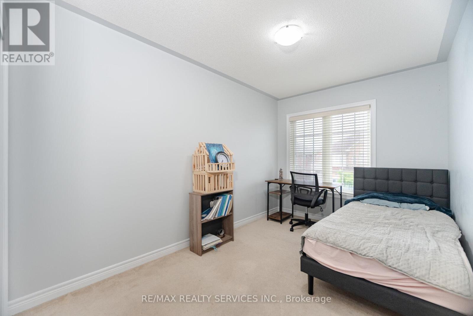 Photo 27 of 90 Crumlin Crescent, Brampton ON