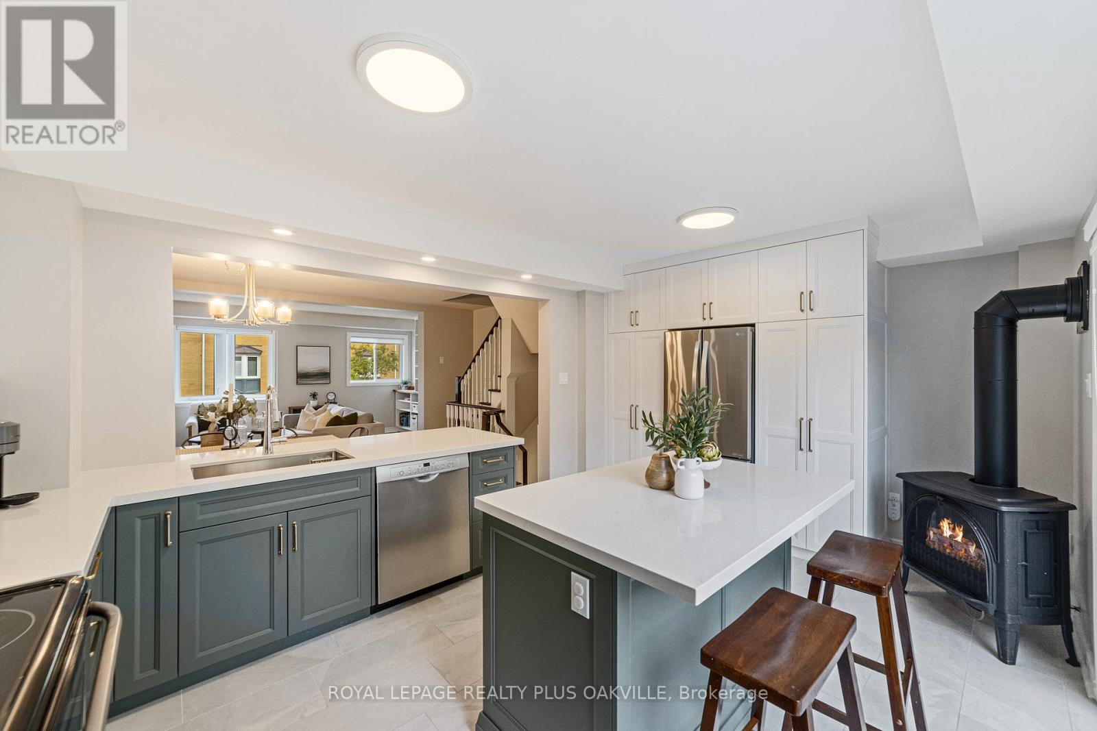 Photo 14 of 55 2300 Brays Lane, Oakville ON