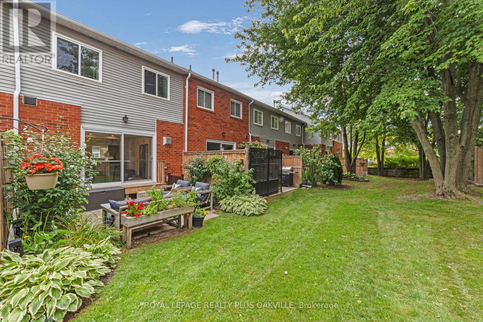 Photo 24 of 55 2300 Brays Lane, Oakville ON