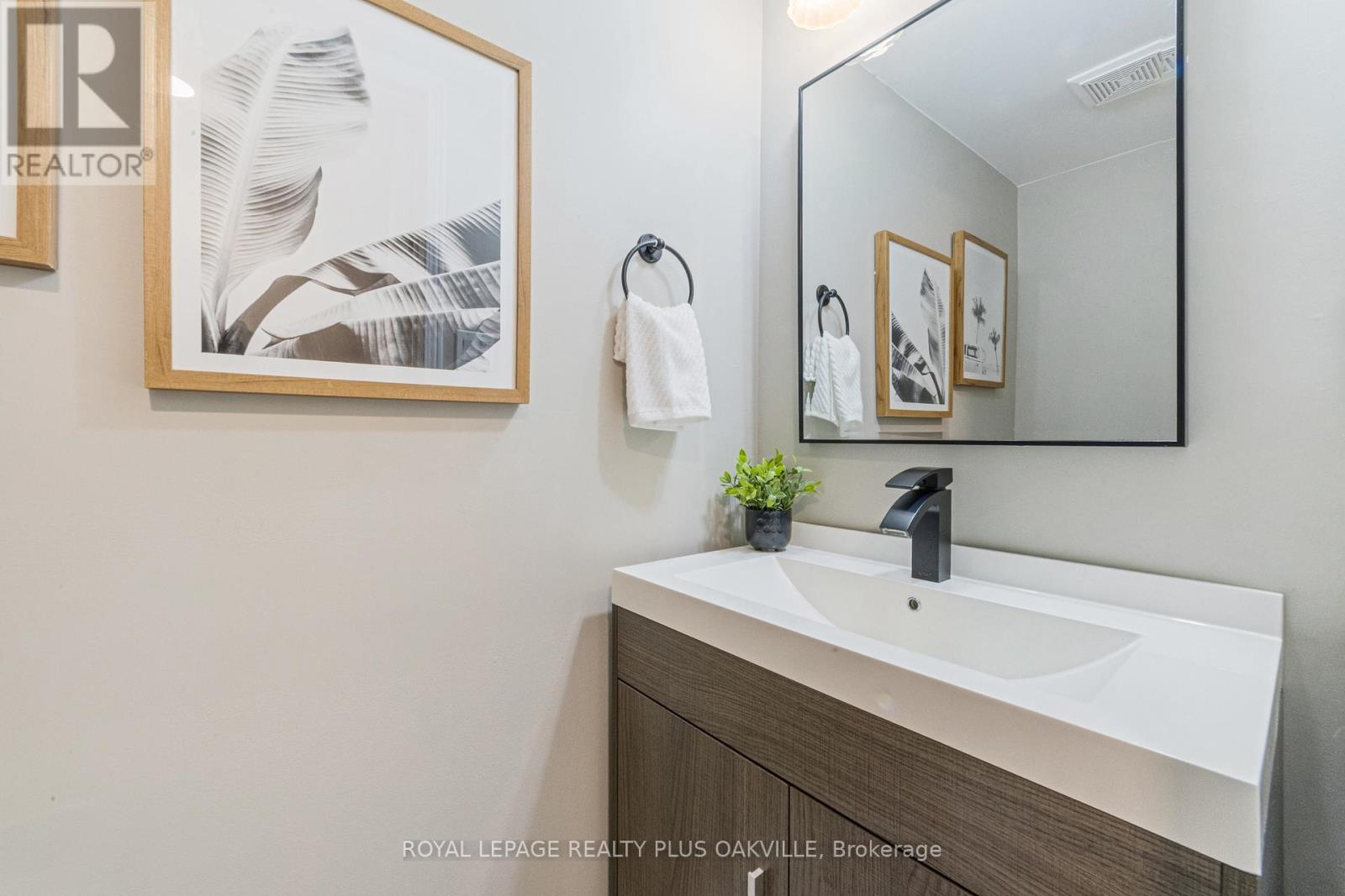 Photo 4 of 55 2300 Brays Lane, Oakville ON