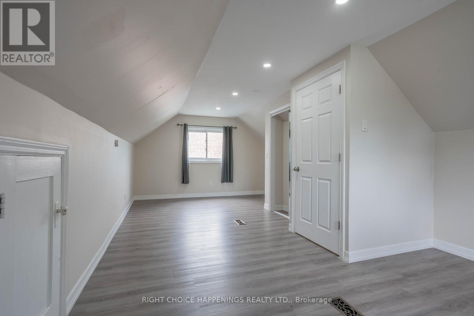 Photo 15 of 40 Water Street, Thorold ON