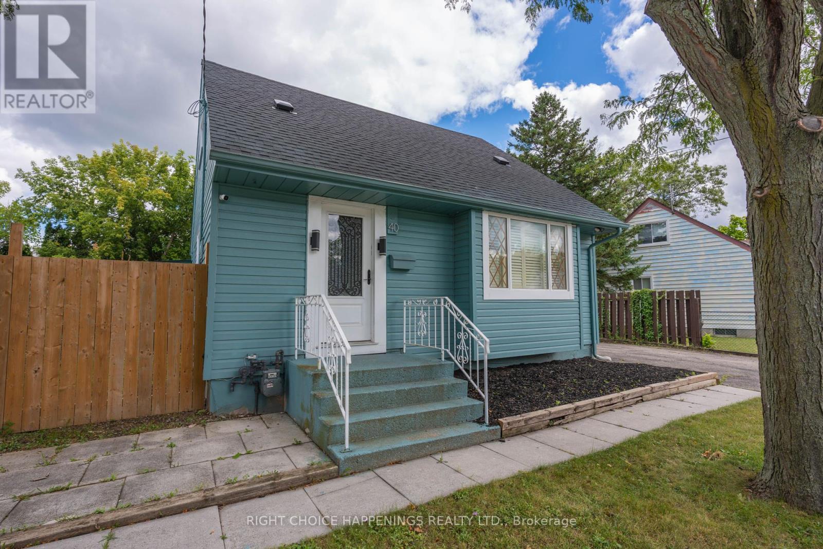 Photo 2 of 40 Water Street, Thorold ON