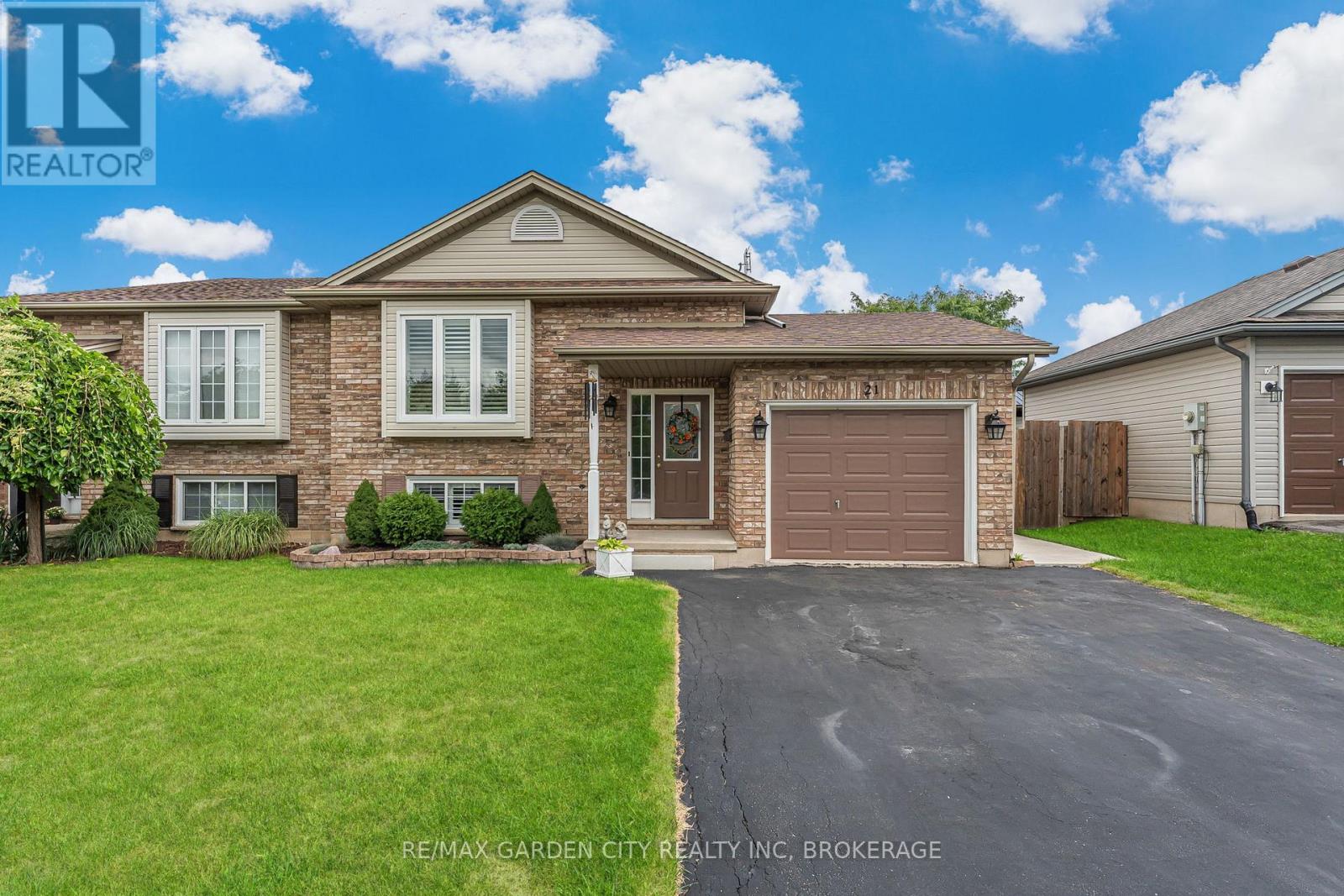 Photo 1 of 21 Jane Street, West Lincoln ON