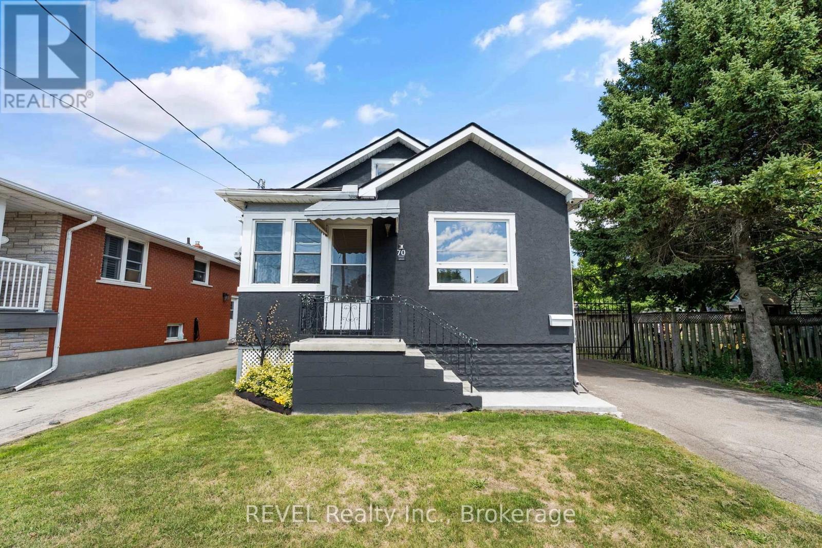 Photo 2 of 70 Cross Street, Port Colborne ON