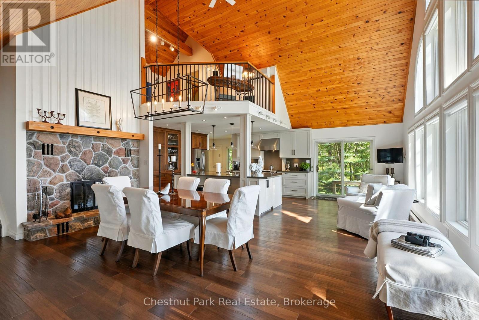 Photo 8 of 1166 2 Morinus Road, Muskoka Lakes ON