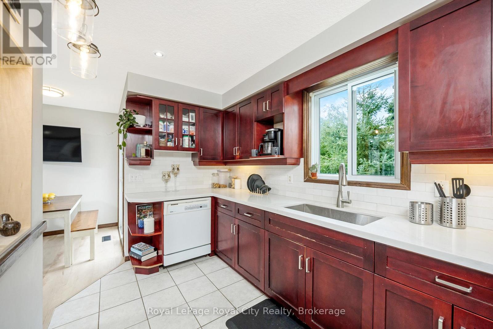 Photo 13 of 151 Queen Street, Guelph Eramosa ON