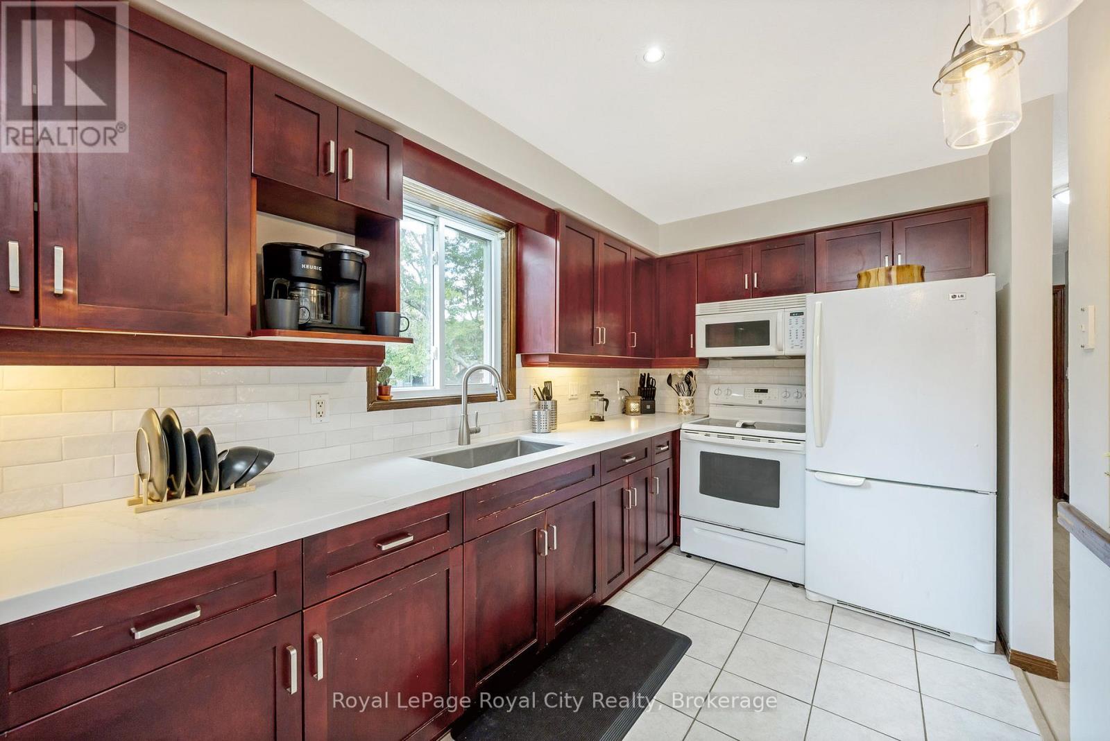 Photo 15 of 151 Queen Street, Guelph Eramosa ON