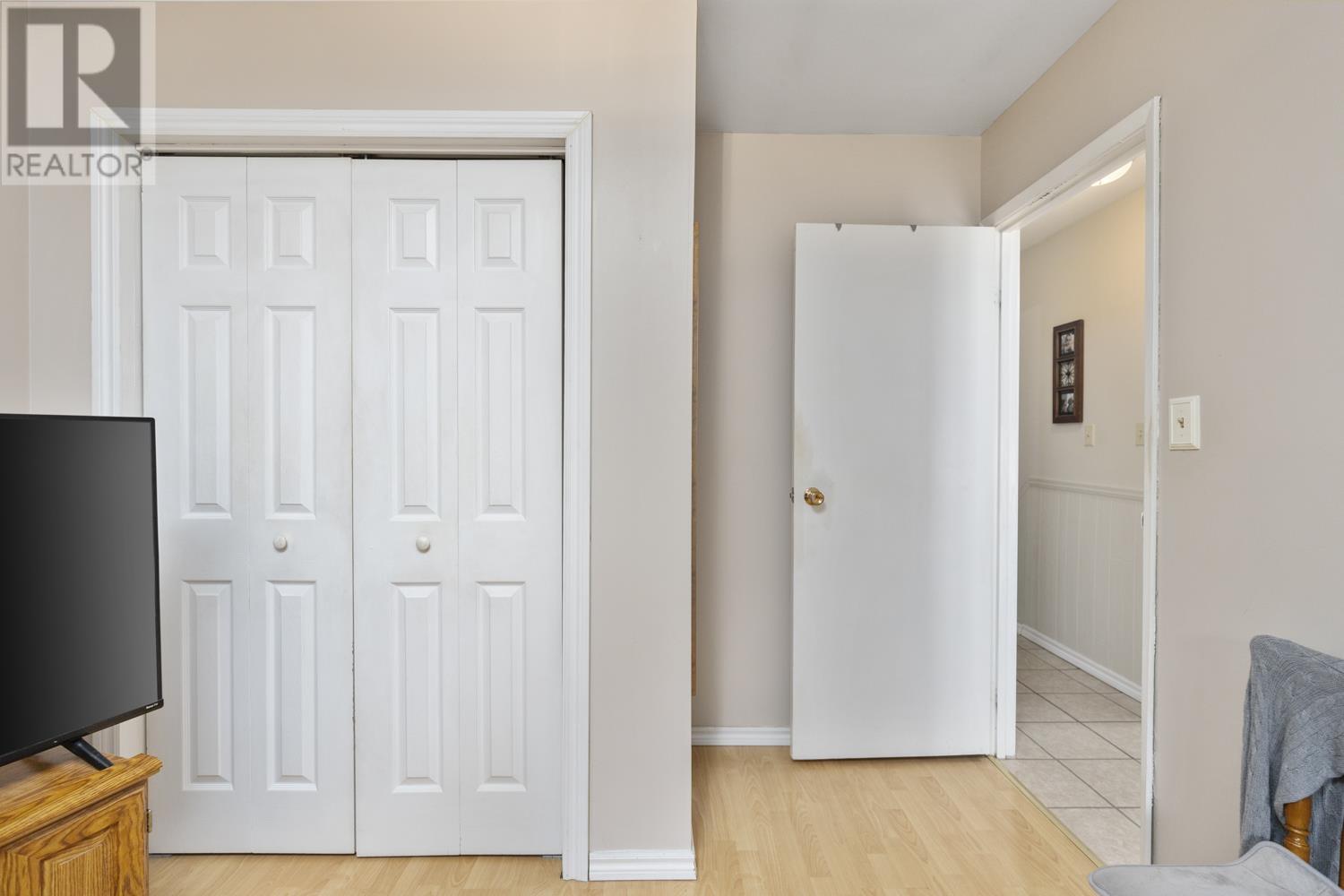 Photo 11 of 22 Hillside Dr, Sault Ste Marie ON