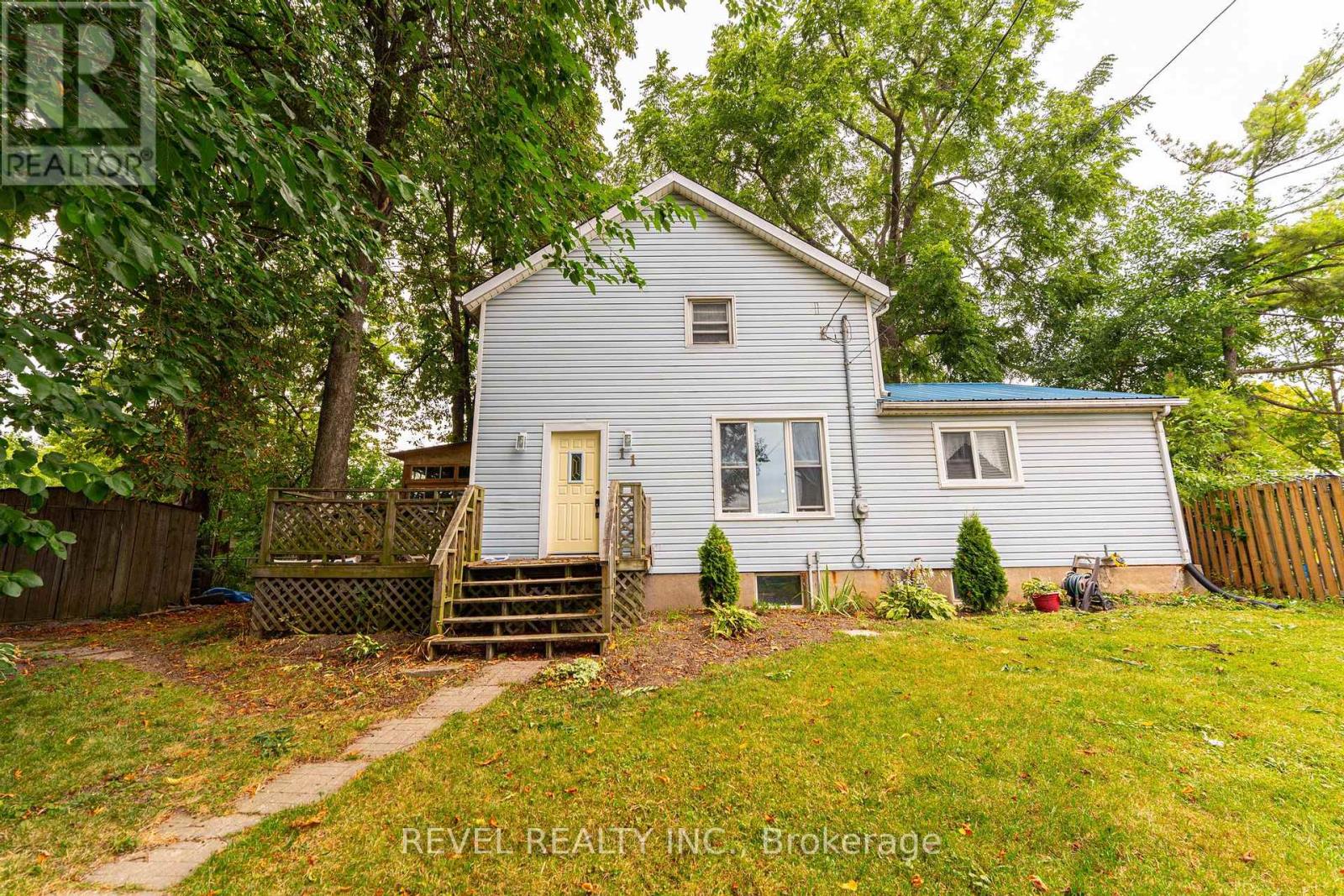 Photo 1 of 11 Elmwood Avenue, St Catharines ON