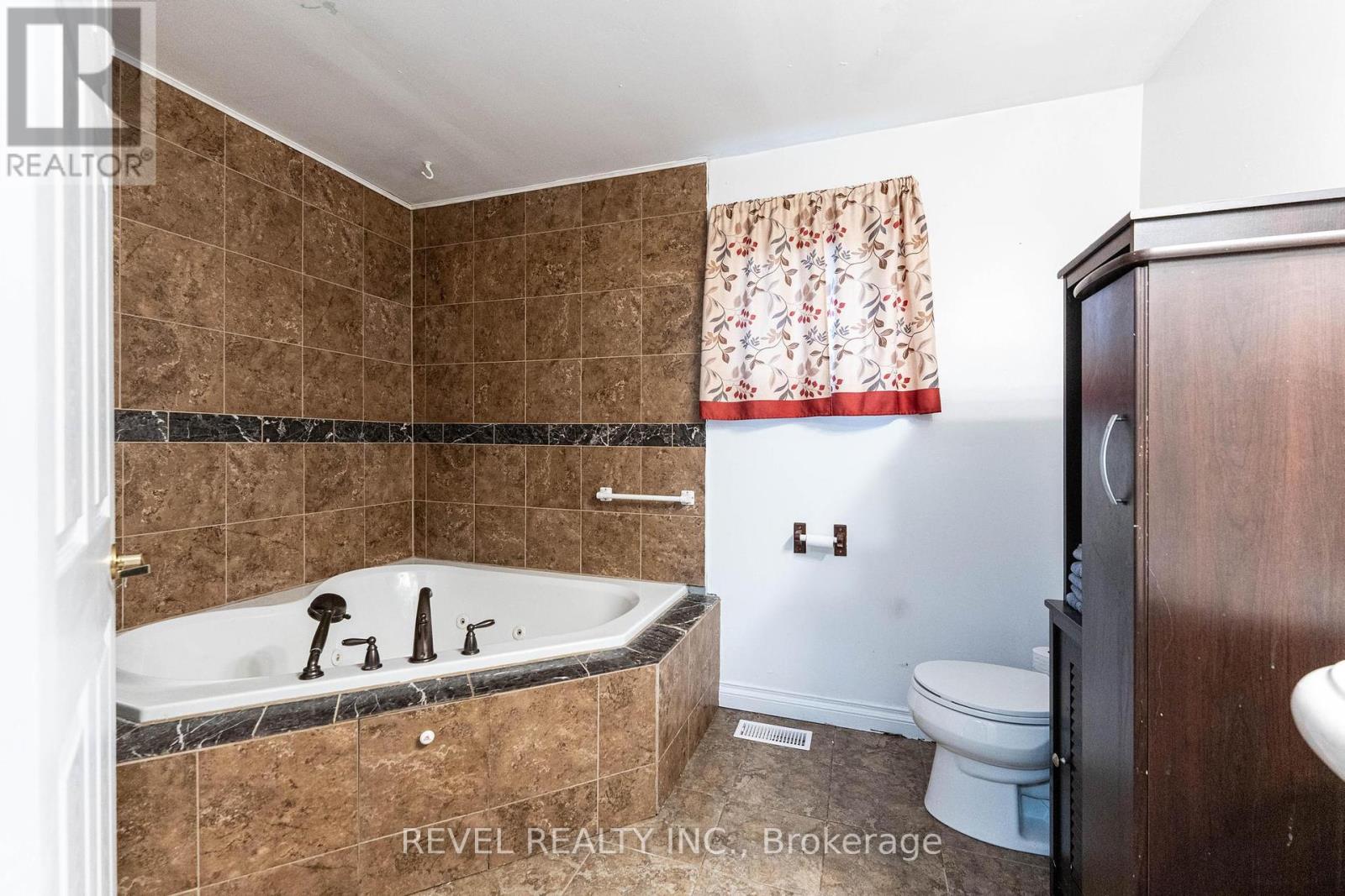 Photo 17 of 11 Elmwood Avenue, St Catharines ON