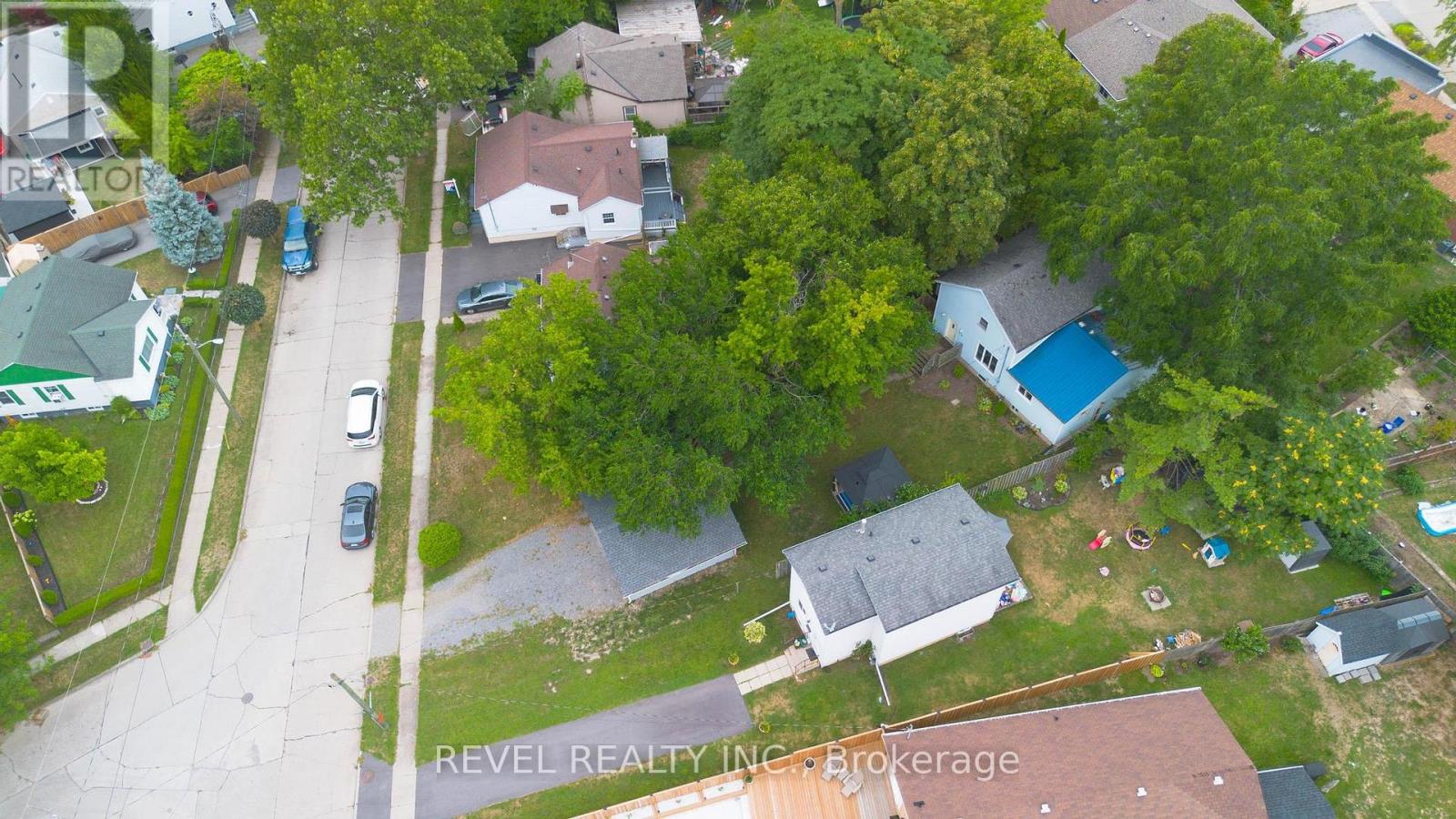 Photo 3 of 11 Elmwood Avenue, St Catharines ON