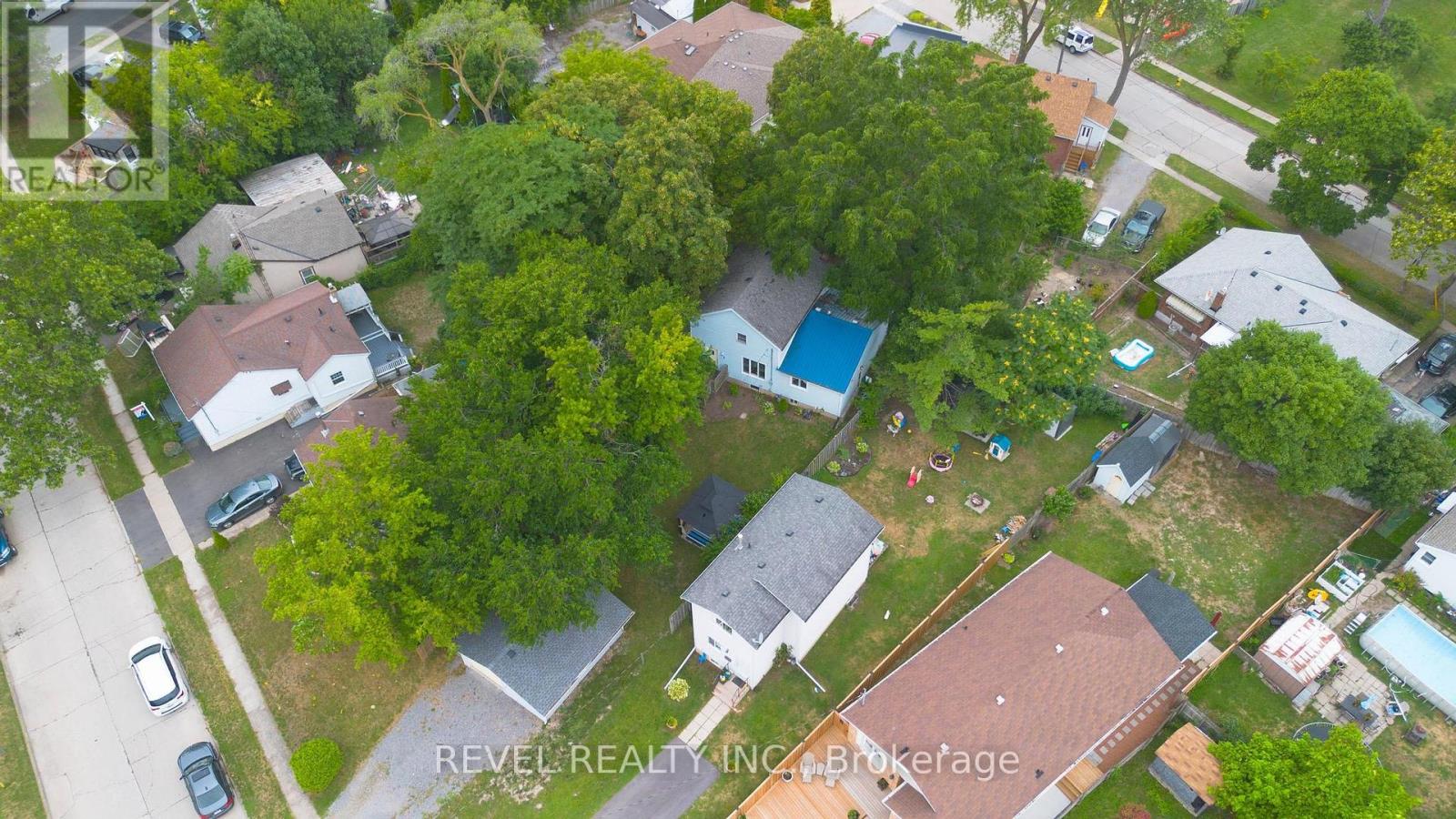 Photo 4 of 11 Elmwood Avenue, St Catharines ON
