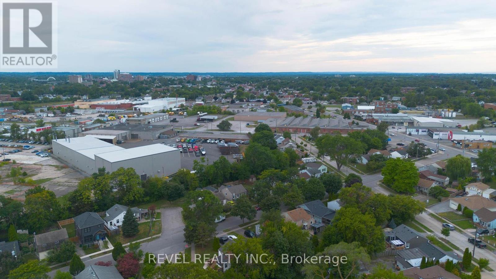 Photo 5 of 11 Elmwood Avenue, St Catharines ON