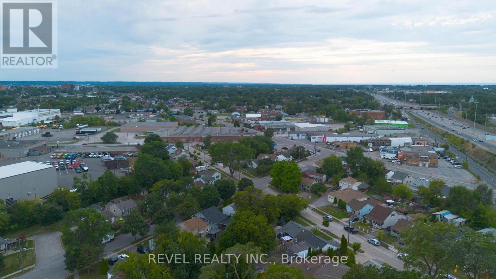 Photo 8 of 11 Elmwood Avenue, St Catharines ON
