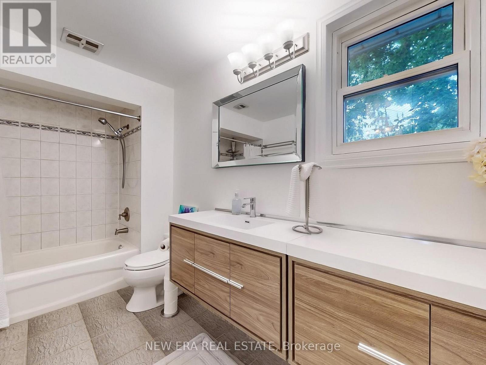 Photo 25 of 2669 Inlake Court, Mississauga ON