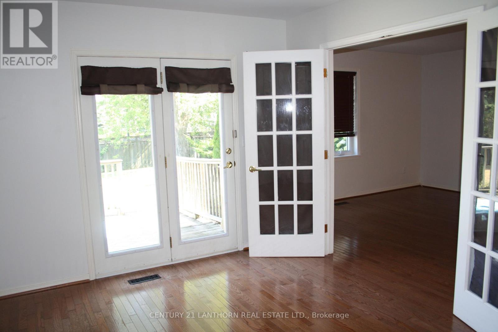 Photo 11 of 19 Pinegrove Court, Belleville ON