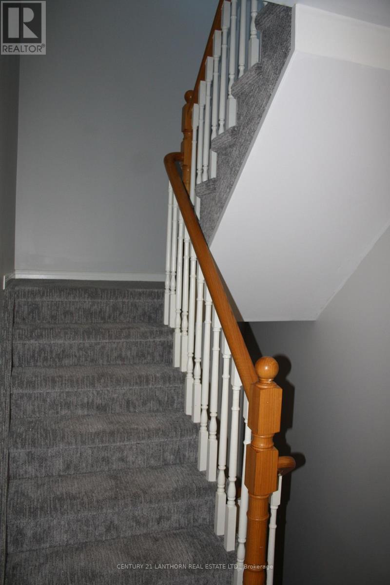 Photo 15 of 19 Pinegrove Court, Belleville ON