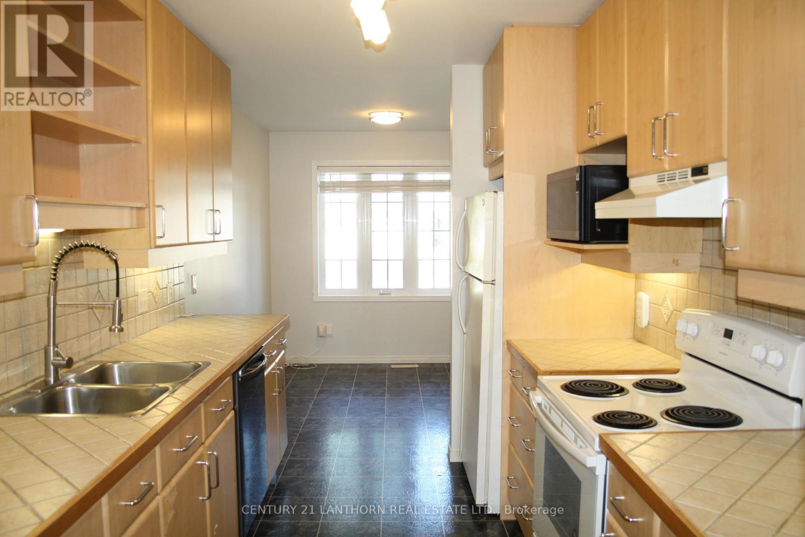 Photo 4 of 19 Pinegrove Court, Belleville ON