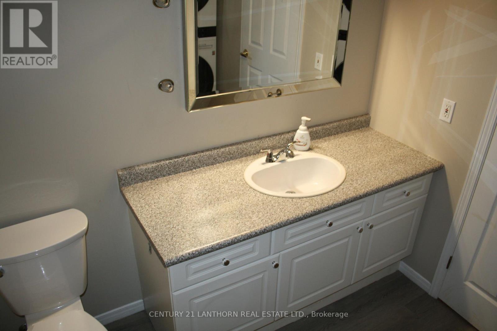 Photo 14 of 19 Pinegrove Court, Belleville ON