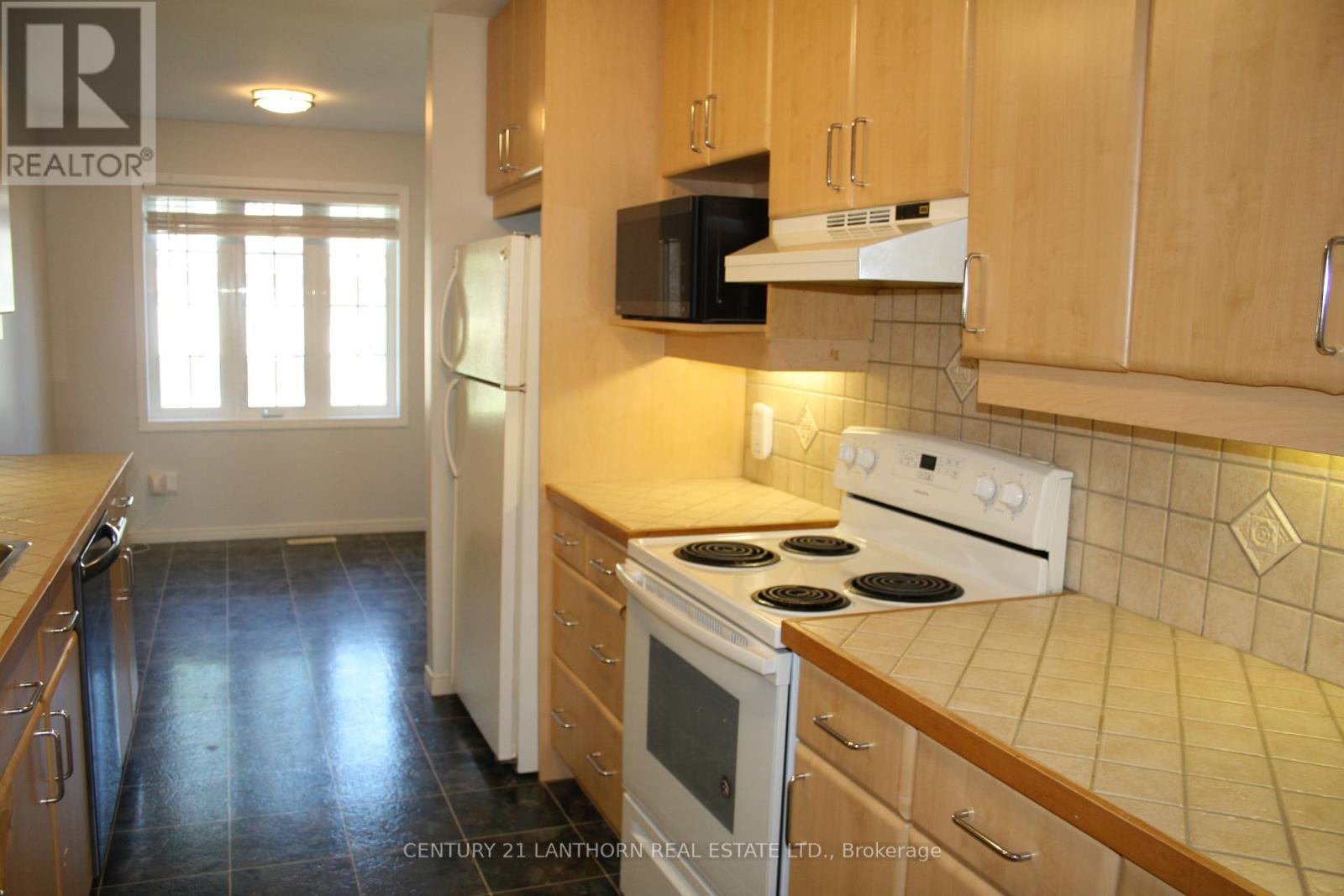 Photo 6 of 19 Pinegrove Court, Belleville ON
