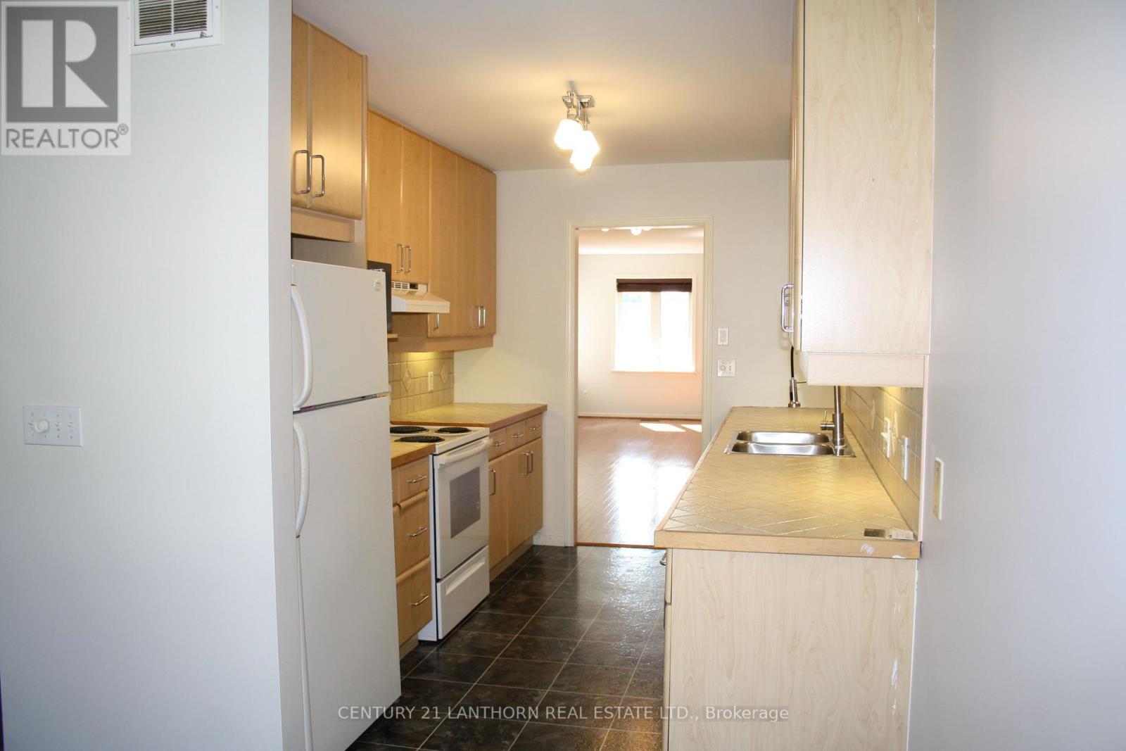 Photo 7 of 19 Pinegrove Court, Belleville ON