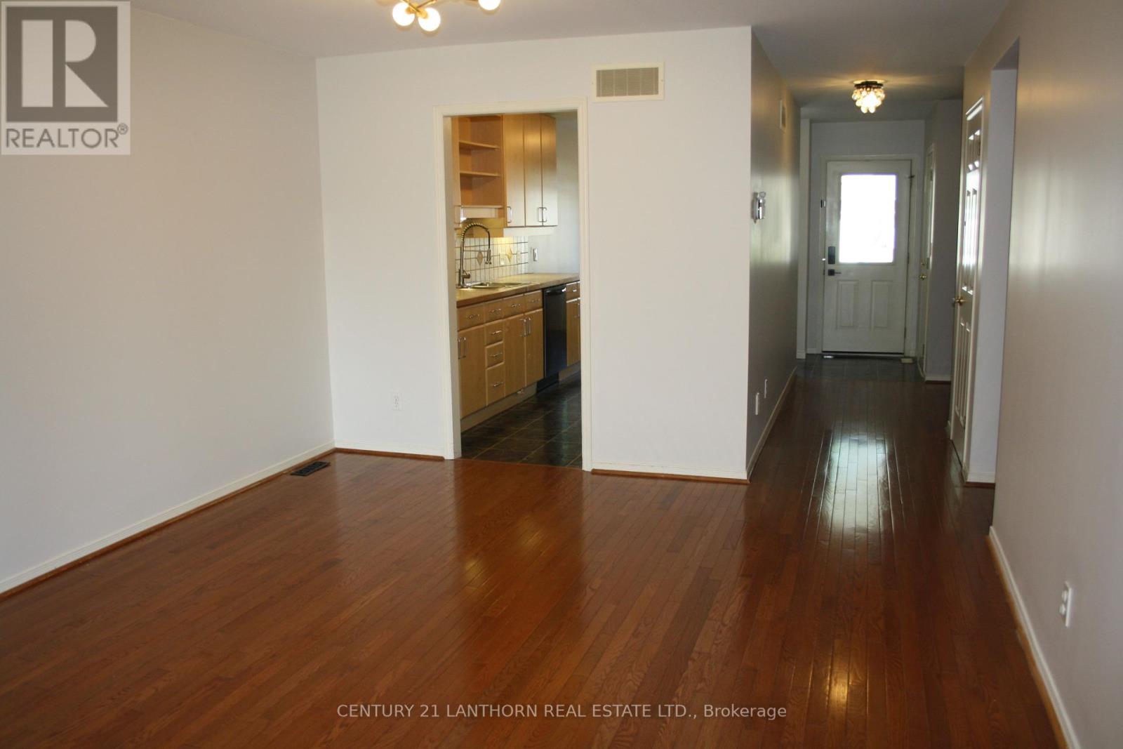 Photo 8 of 19 Pinegrove Court, Belleville ON