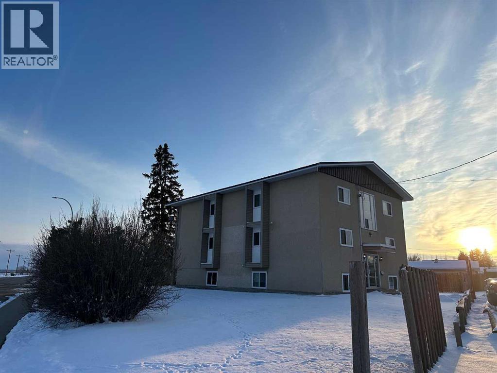Photo 5 of 1 6 5704 44 Avenue, Lacombe AB