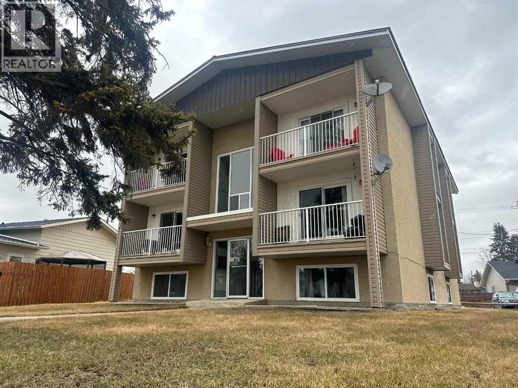 Photo 2 of 1 6 5704 44 Avenue, Lacombe AB