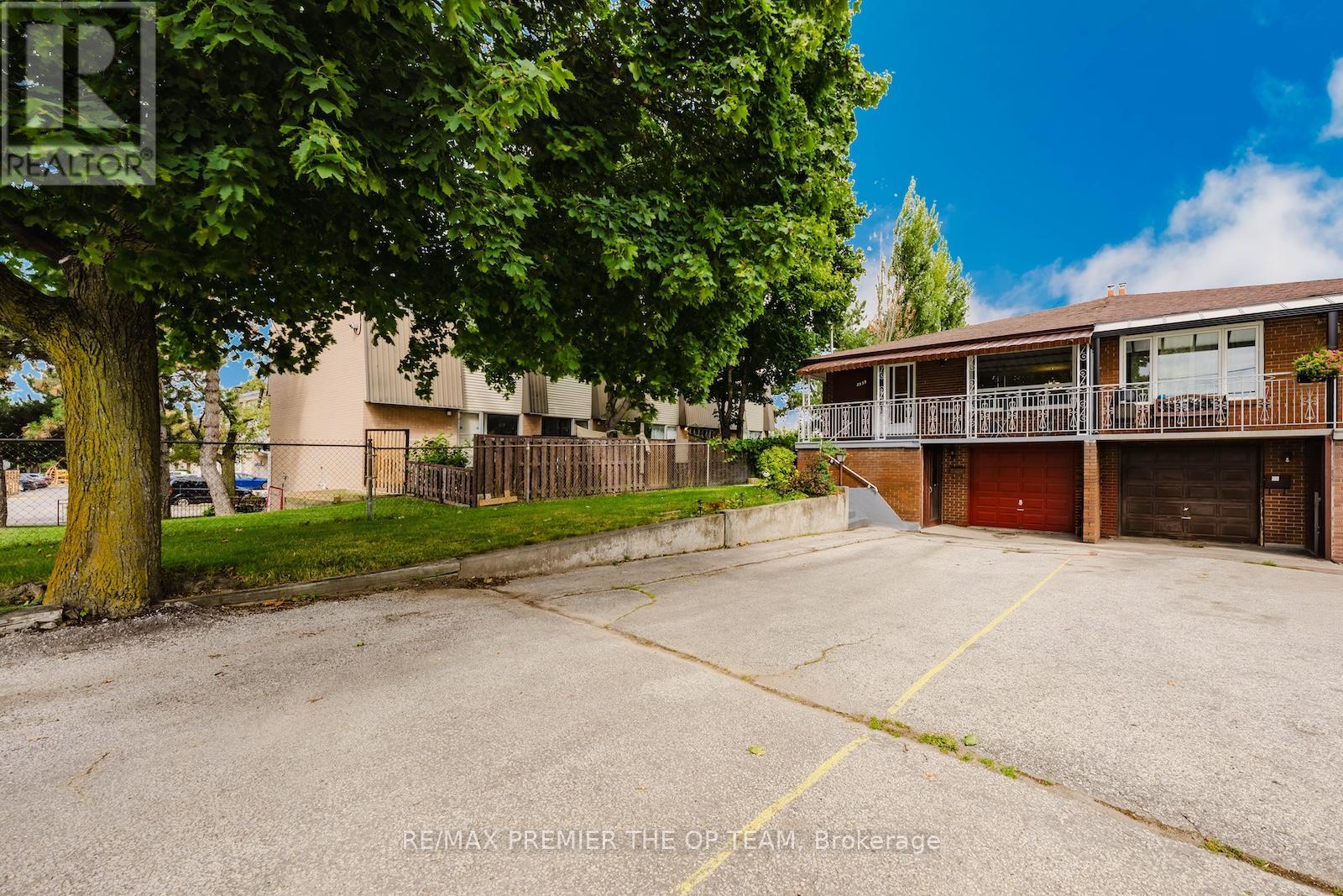 Photo 2 of 2939 Islington Avenue, Toronto ON