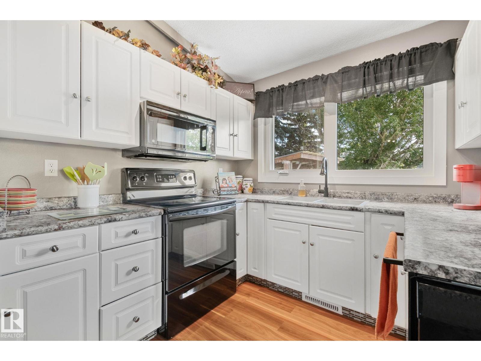 Photo 8 of 9501 98 A St, Morinville AB