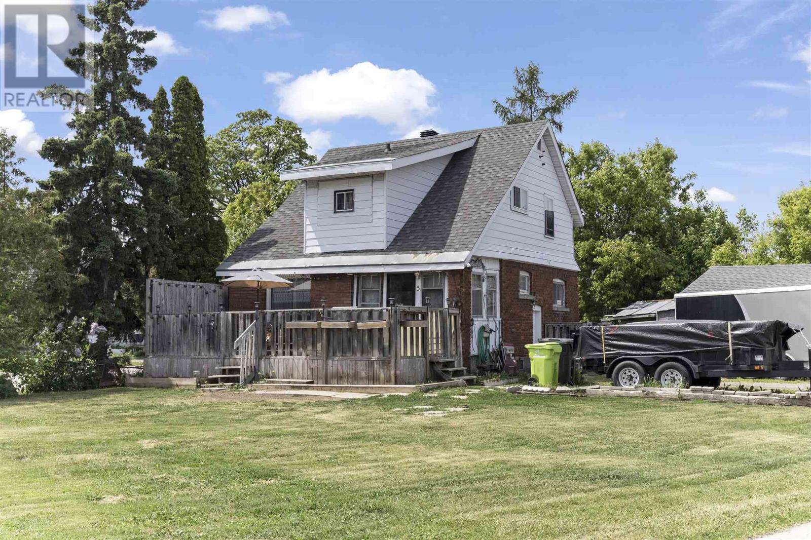 Photo 1 of 5 Alberta St, Sault Ste Marie ON