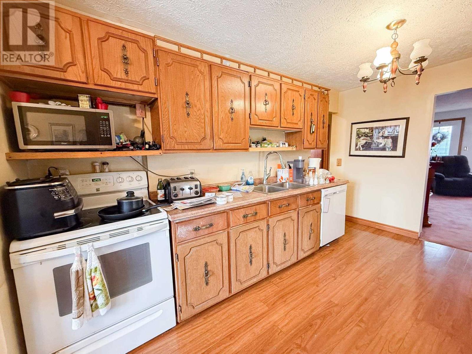 Photo 12 of 325 Sussex Rd, Sault Ste Marie ON