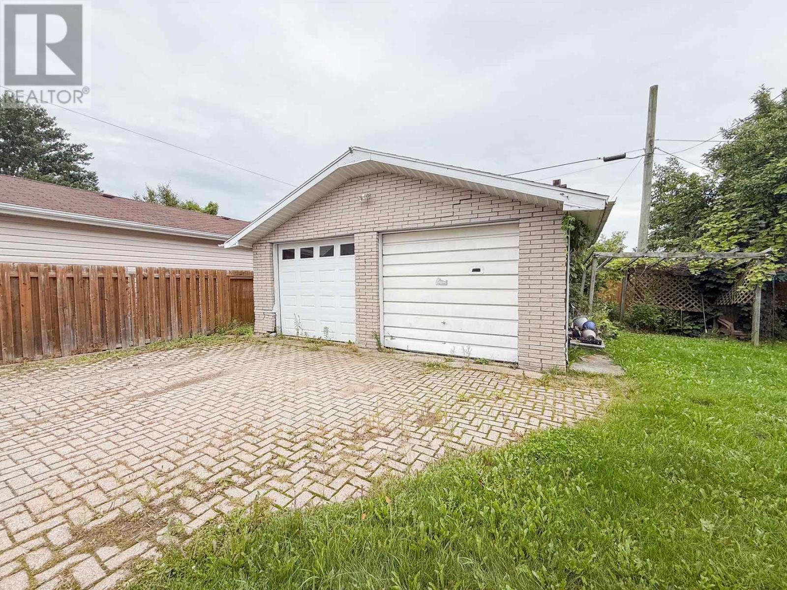 Photo 34 of 325 Sussex Rd, Sault Ste Marie ON