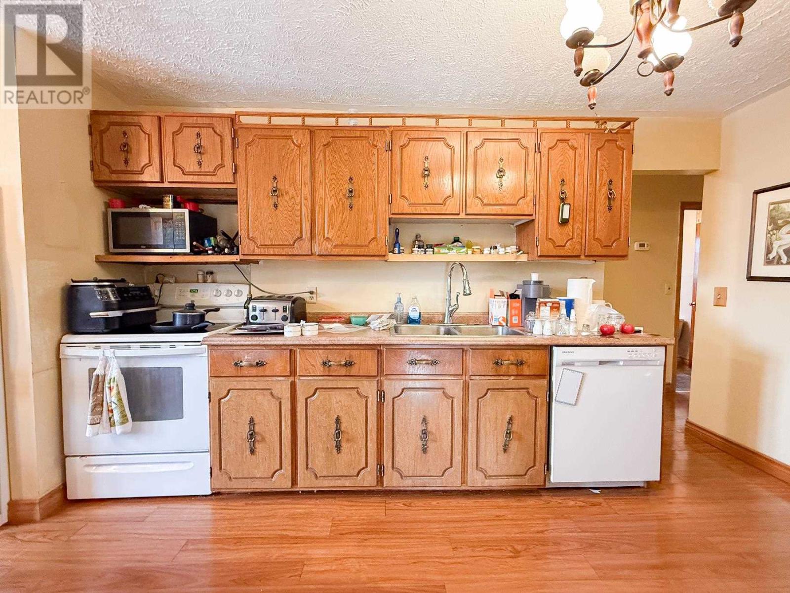 Photo 11 of 325 Sussex Rd, Sault Ste Marie ON