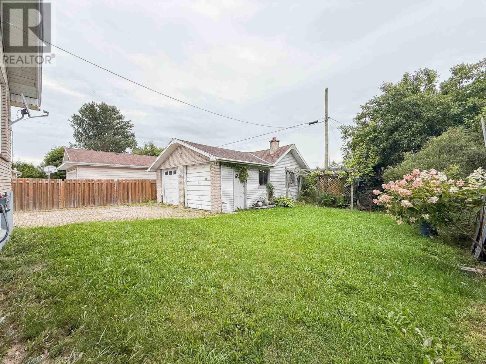 Photo 36 of 325 Sussex Rd, Sault Ste Marie ON