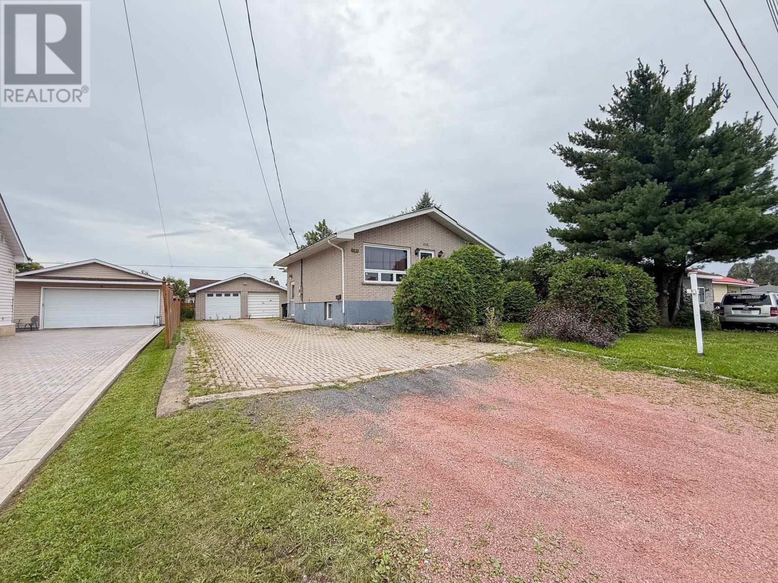 Photo 4 of 325 Sussex Rd, Sault Ste Marie ON
