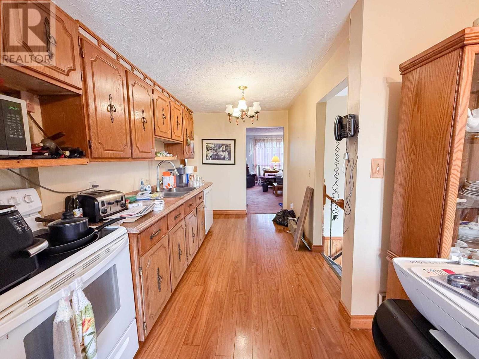 Photo 13 of 325 Sussex Rd, Sault Ste Marie ON