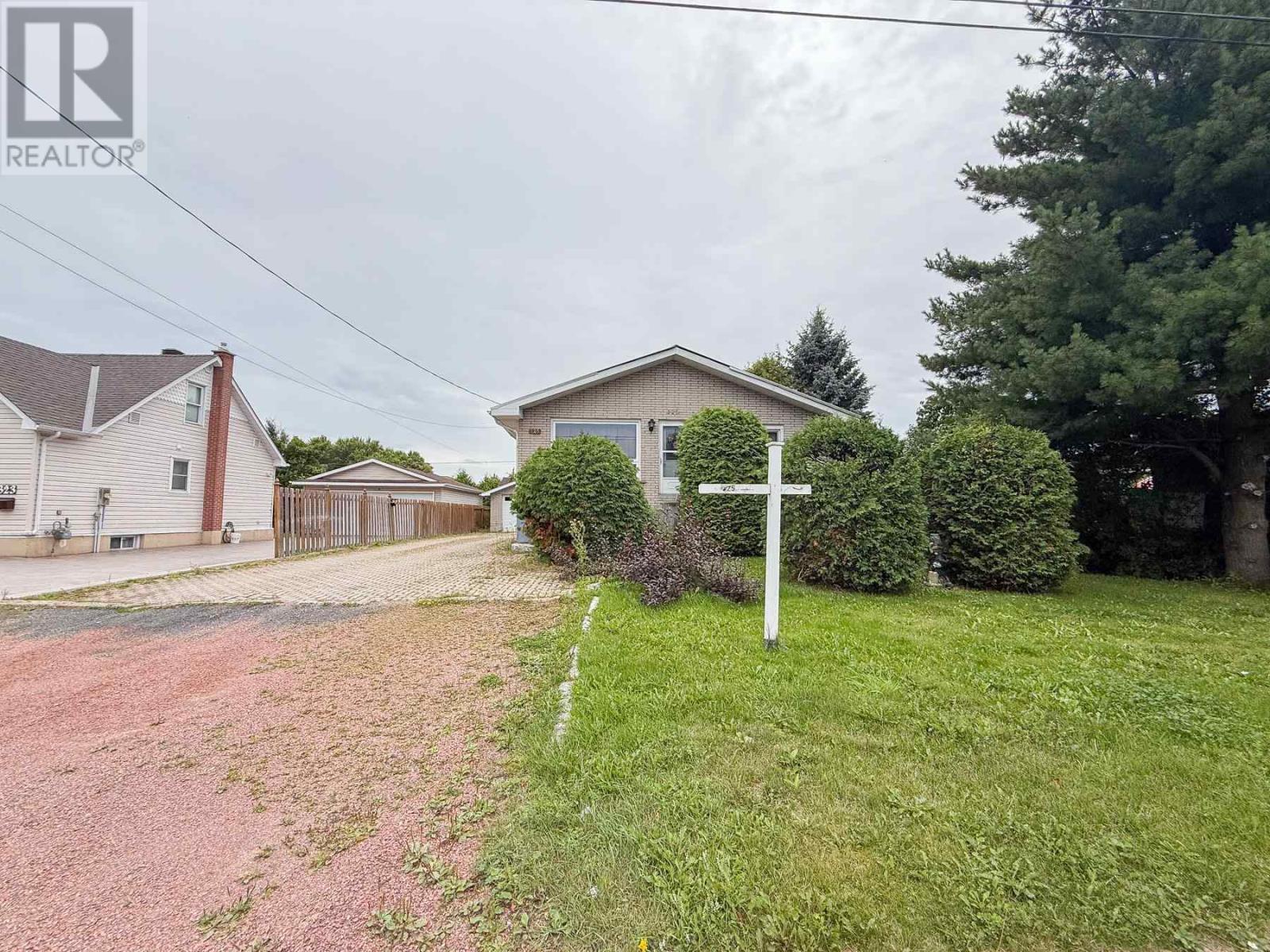Photo 6 of 325 Sussex Rd, Sault Ste Marie ON