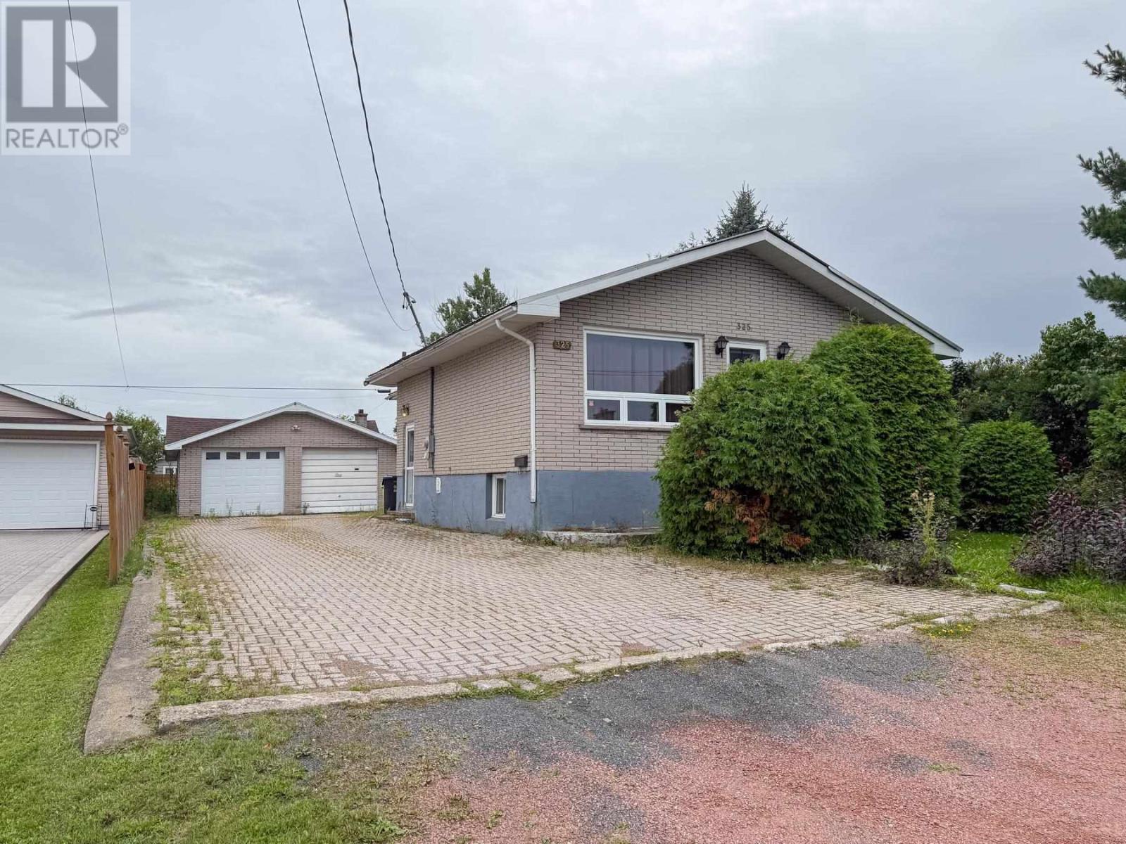 Photo 1 of 325 Sussex Rd, Sault Ste Marie ON
