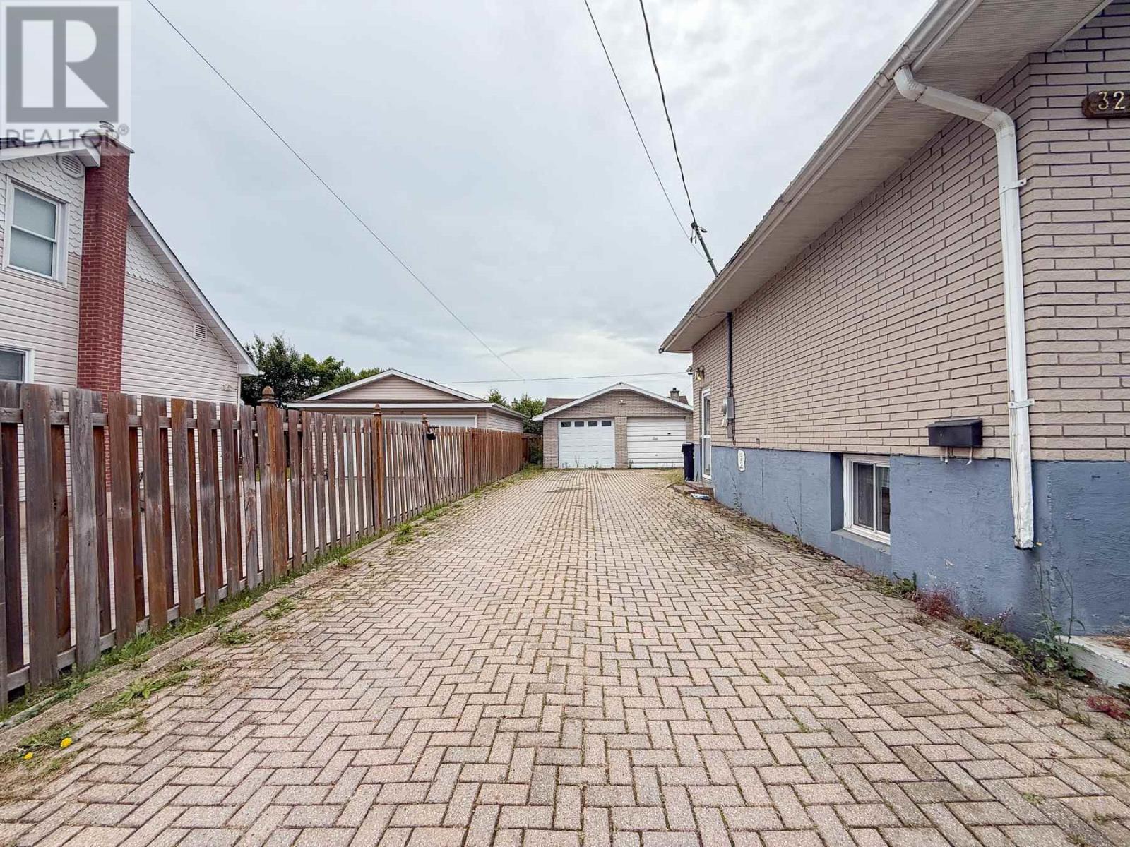 Photo 7 of 325 Sussex Rd, Sault Ste Marie ON
