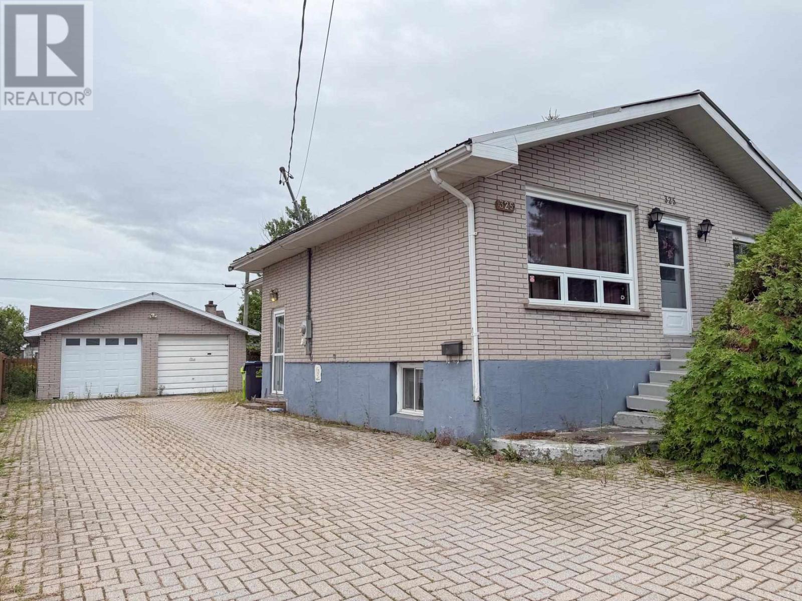Photo 2 of 325 Sussex Rd, Sault Ste Marie ON